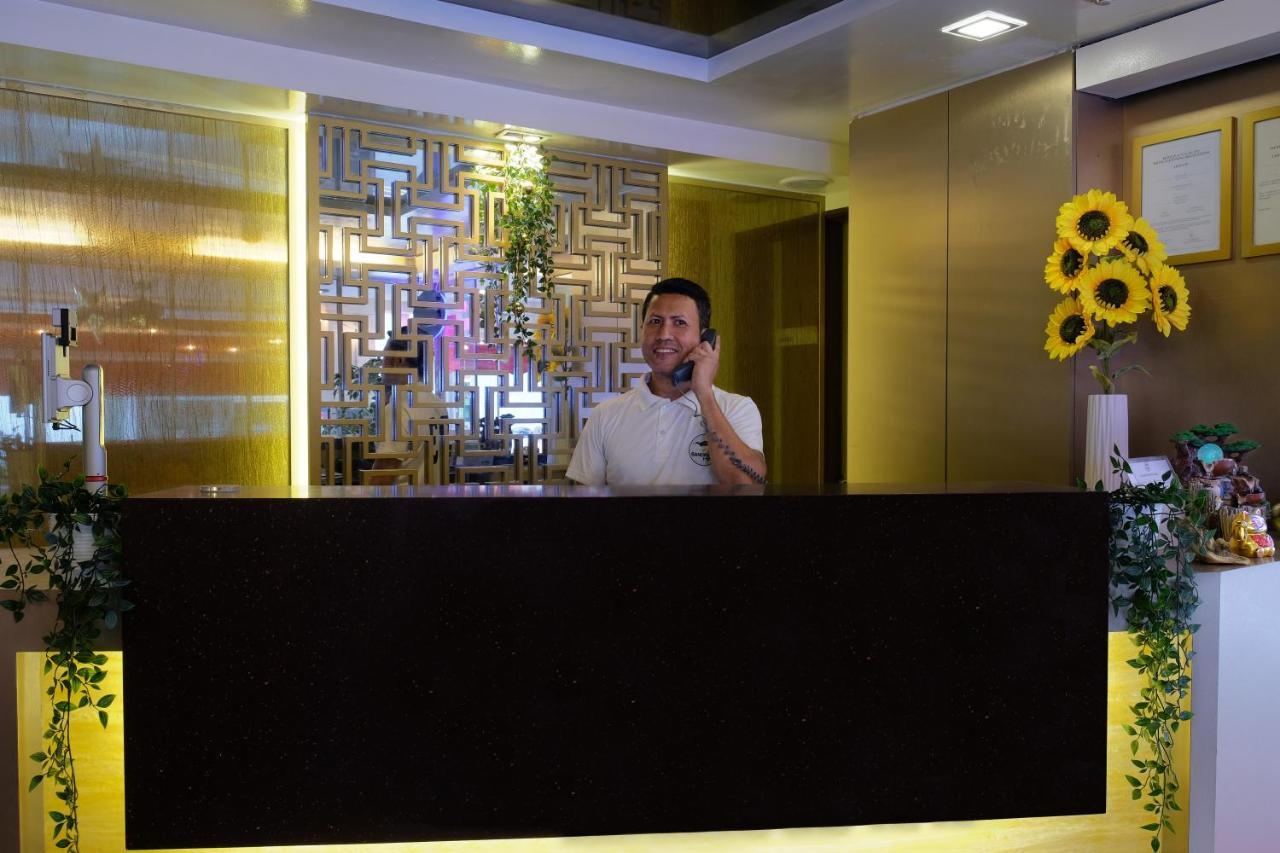 Single Sharing Room And Short Hours Stay At Sandpiper Hotel Singapore Buitenkant foto