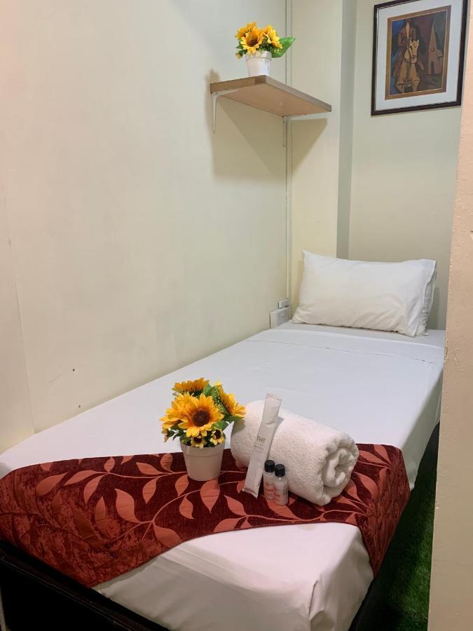 Single Sharing Room And Short Hours Stay At Sandpiper Hotel Singapore Buitenkant foto